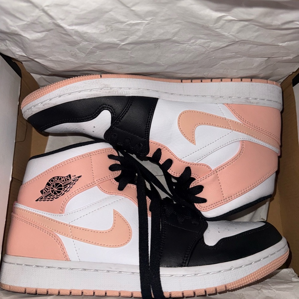 Air Jordan Mid 1 Artic Orange Black Toe